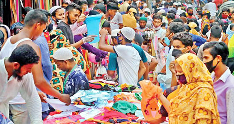 সিলেটে জেঁকে বসেছে শীত, নগরীর ফুটপাতে চলছে জমজমাট কেনাবেচা