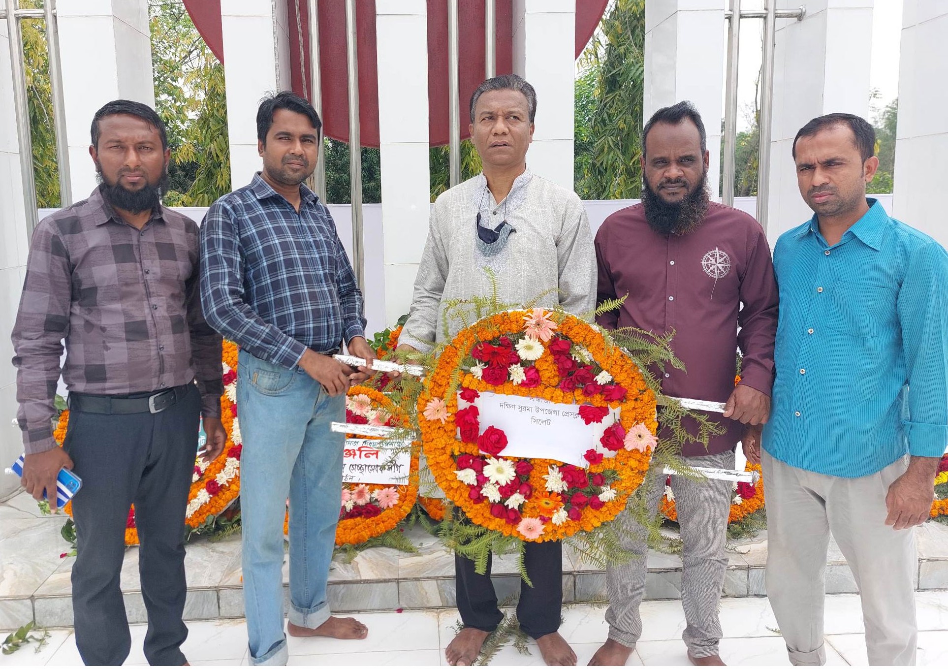 স্বাধীনতা দিবসে দক্ষিণ সুরমা উপজেলা প্রেসক্লাবের শ্রদ্ধা নিবেদন