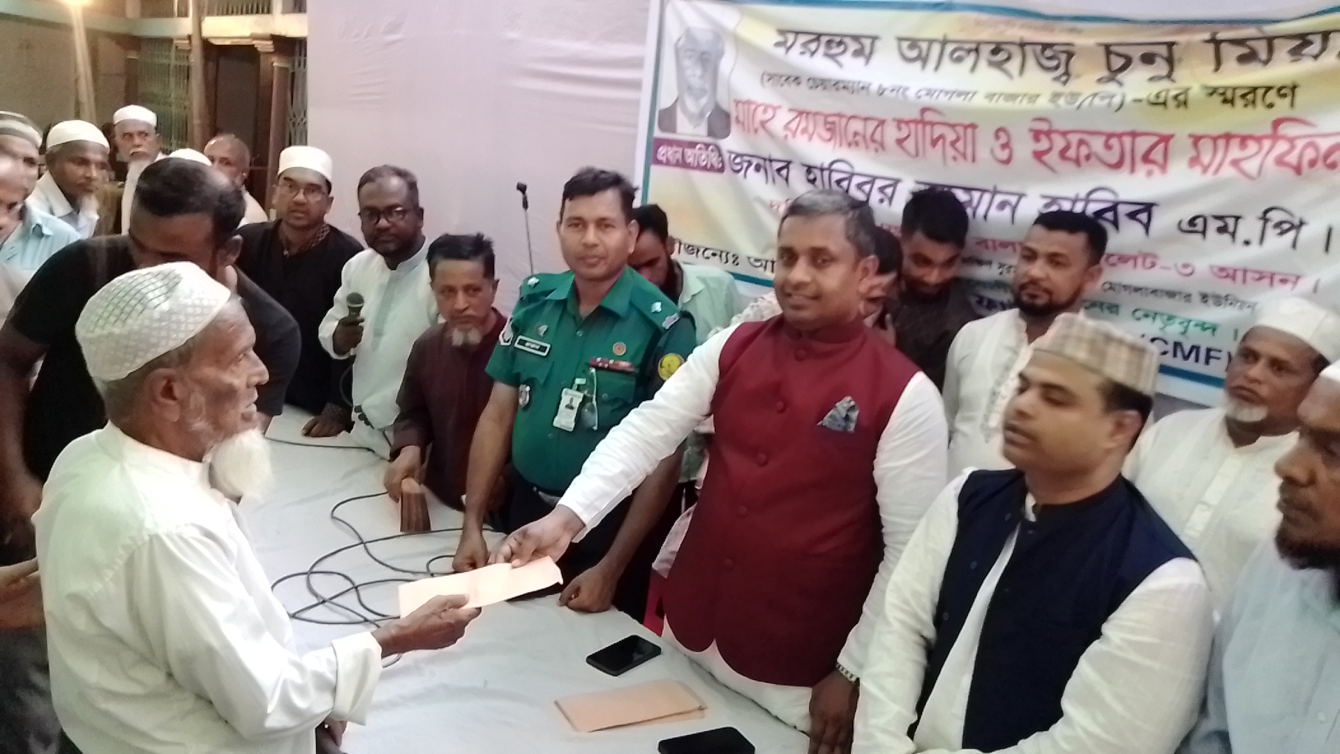 আলহাজ্ব চুনু মিয়া-স্বরণে রমজানের হাদিয়া ও ইফতার মাহফিল সম্পন্ন