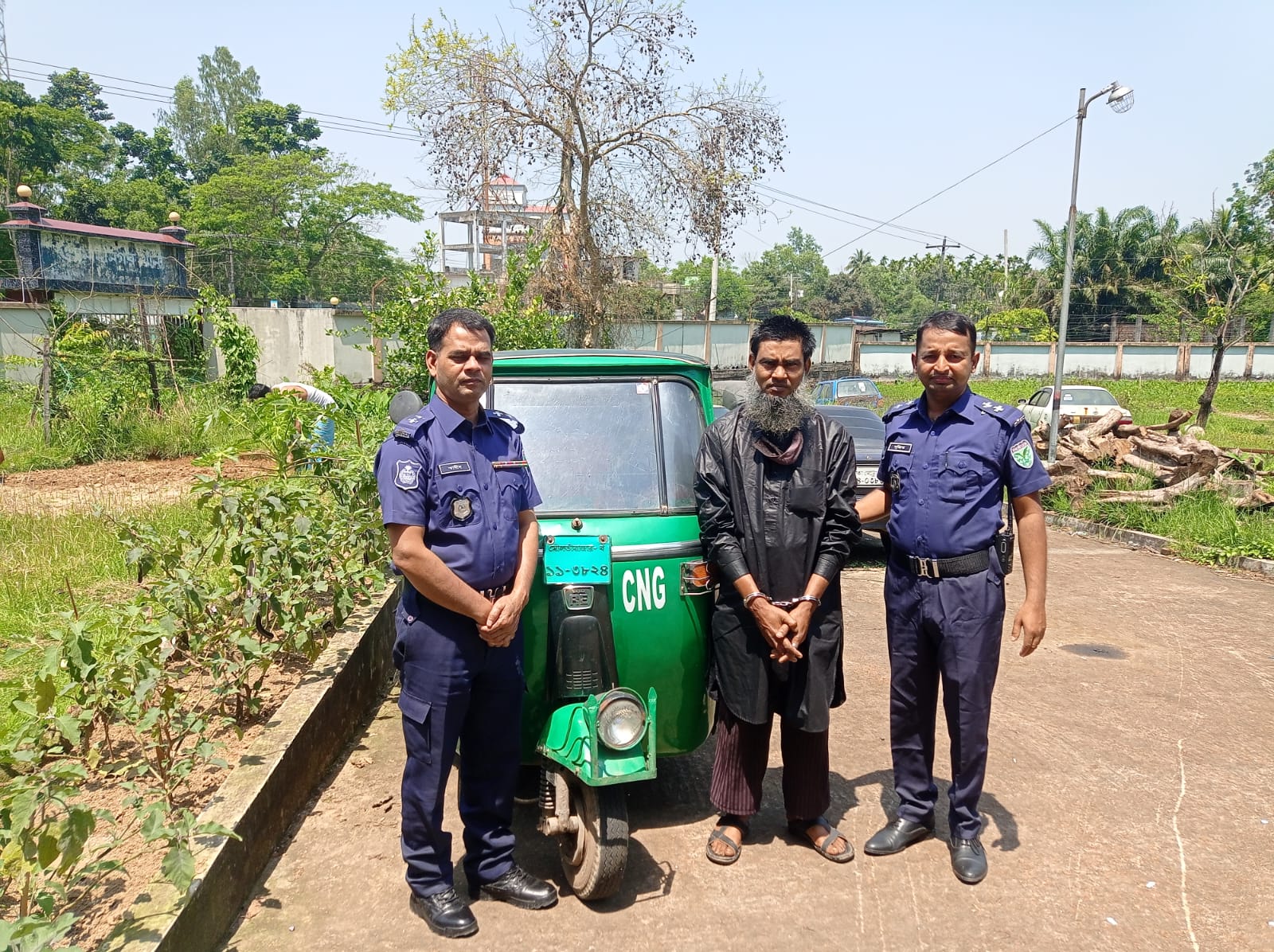 সিলেটের ওসমানীনগরে চোরাই অটোরিকশা উদ্ধার, চোর আটক