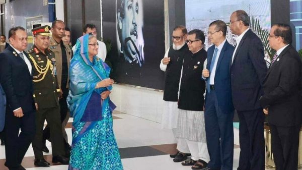 দেশে পৌঁছেছেন প্রধানমন্ত্রী শেখ হাসিনা