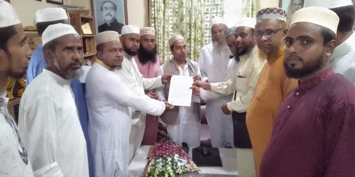 প্রটোকল অফিসারের মাধ্যমে প্রধানমন্ত্রীকে মউশিক শিক্ষক পরিষদের স্মারকলিপি