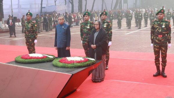 শহীদ বুদ্ধিজীবী স্মৃতিসৌধে রাষ্ট্রপতি ও প্রধানমন্ত্রীর শ্রদ্ধা