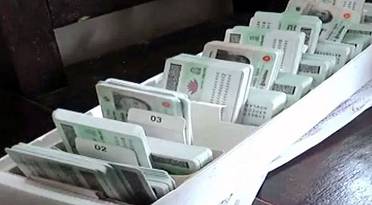 ১৮-এর নিচে বয়সীরা ‘আপাতত’ স্মার্টকার্ড পাবে না