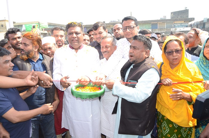 ভ্রাম্যমাণ ব্যবসায়ীদের পুনবার্সন কার্যক্রমের উদ্বোধন করলেন মেয়র আনোয়ারুজ্জামান চৌধুরী