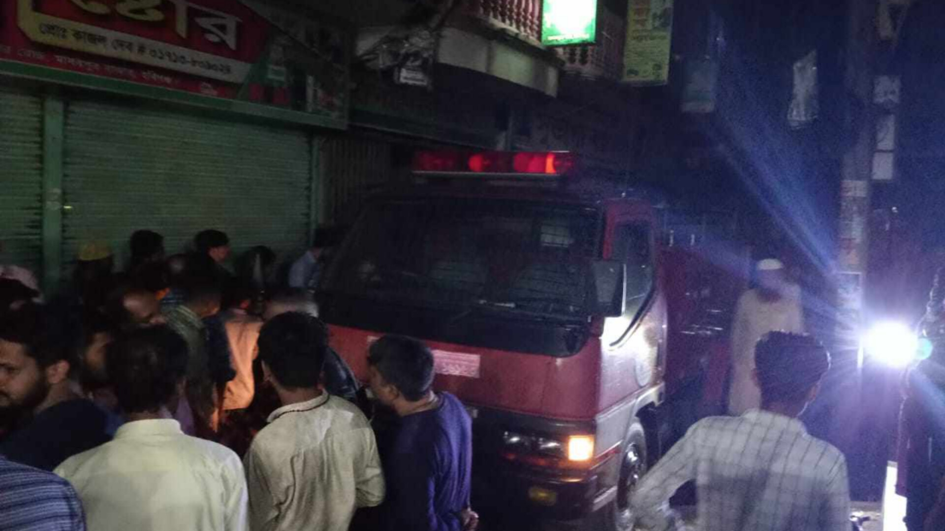 মাধবপুর বাজারে কামিনী প্লাজা ভয়াবহ অগ্নিকাণ্ডে কোটি টাকার ক্ষয়ক্ষতি