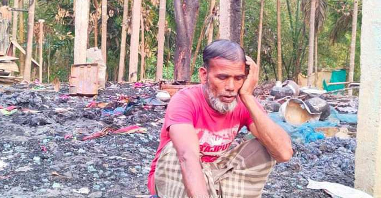 সহায়-সম্বল সবটুকু কেড়েছে আগুন : বিপাকে দিনমজুর আব্দুল মতিন