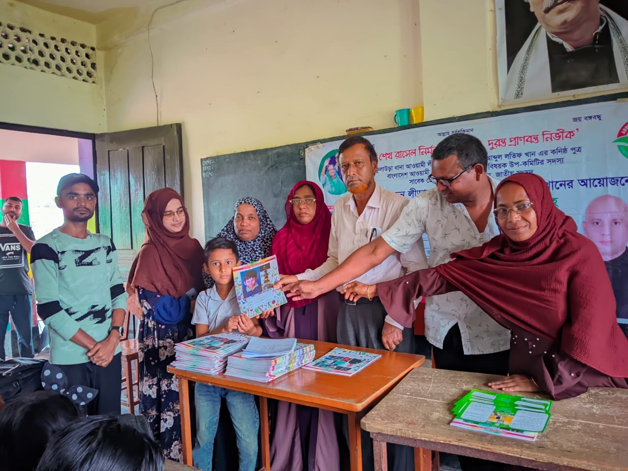 কুলাউড়া রাউৎগাও ইউনিয়নে শিক্ষা উপকরণ বিতরণ : সদরু‌লের