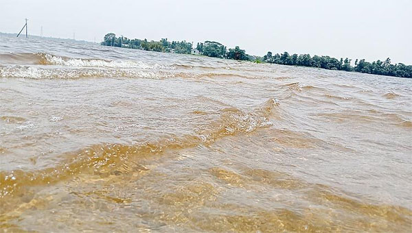 সুনামগঞ্জের ২৬ নদীর পানি বাড়ছে, বন্যার আ.শং.কা