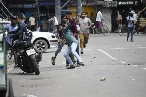 সিলেট নগরের বন্দরবাজার এলাকায় বুধবার দুপুরে ছাত্রদলের নেতা-কর্মীদের সঙ্গে পুলিশের দফায় দফায় পাল্টাপাল্টি ধাওয়া ও সংঘর্ষের ঘটনা ঘটে