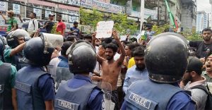 সিলেটে ‘মার্চ ফর জাস্টিস’ মিছিলে শিক্ষার্থীদের ওপর টিয়ারশেল ও সাউন্ড গ্রেনেড ছুড়েছে পুলিশ