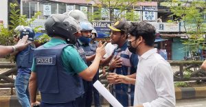 সিলেটে ‘মার্চ ফর জাস্টিস’ মিছিলে শিক্ষার্থীদের ওপর টিয়ারশেল ও সাউন্ড গ্রেনেড ছুড়েছে পুলিশ