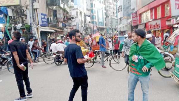 সিলেটে সড়ক ছাড়ছে সাধারণ শিক্ষার্থীরা