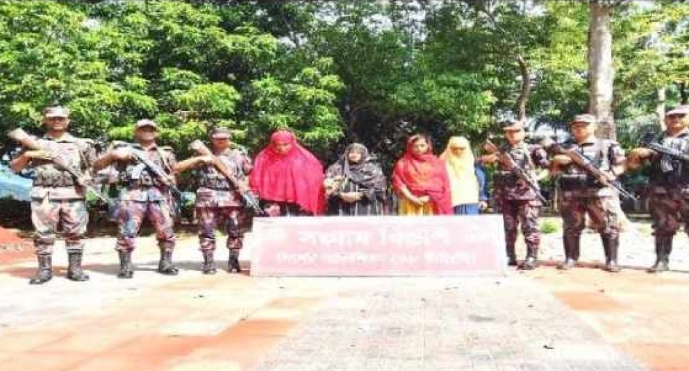 পালানোর সময় গোয়াইনঘাট সীমান্তে জনতার হাতে ধরা পড়লেন চার নারী