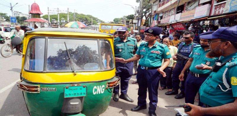 সিলেটে ট্রাফিক পুলিশের অ্যাকশন শুরু রেজিস্ট্রেশন বিহীন অবৈধ সিএনজি বিরুদ্ধে