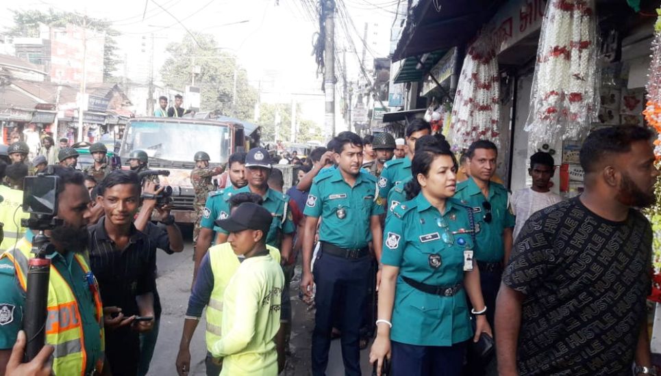 সিলেটে ফুটপাত দখল মুক্ত রাখতে যৌথ বাহিনীর অ ভি যা ন