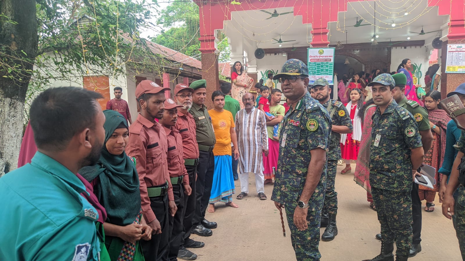 দূর্গাপূজা নবমীতে আনসার ভিডিপির উপ-মহাপরিচালক মোঃ জিয়াউল হাসানের পরিদর্শন