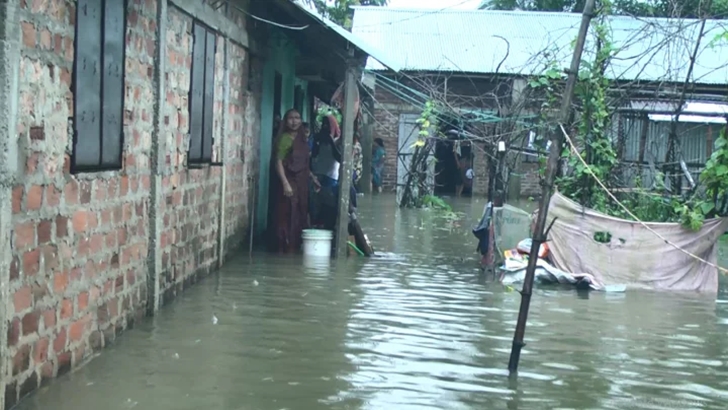 সুনামগঞ্জে বন্যায় এক হাজার গ্রাম প্লাবিত, বিলীন হচ্ছে বাড়িঘর