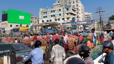 অটোরিকশা চালকদের তান্ডবে ফের স্থবির রাজধানী