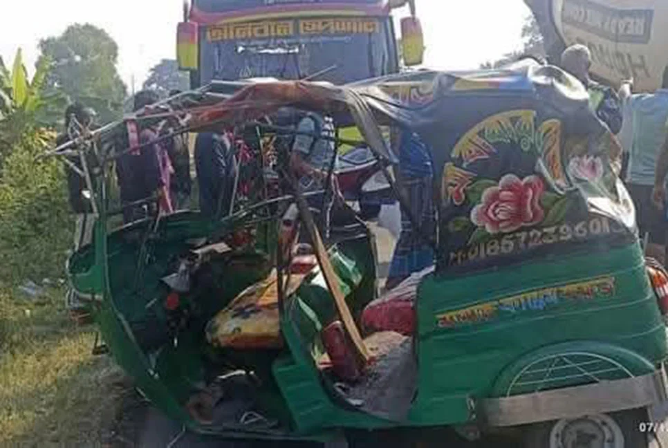 কুমিল্লায় পৃথক সড়ক দুর্ঘটনায় নিহত ৫