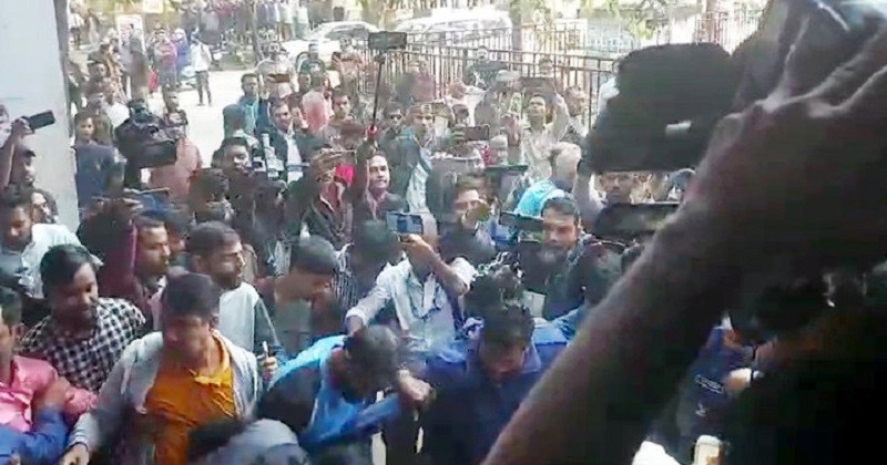 সিলেট আদালতপাড়ায় জনরোষের শিকার আওয়ামী লীগ নেতা