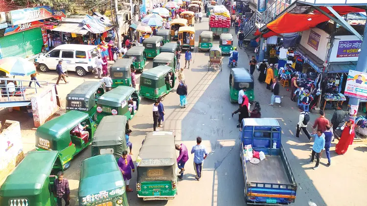 সিলেটে যত্রতত্র পরিবহন স্ট্যান্ড, নগরজুড়ে ভোগান্তি