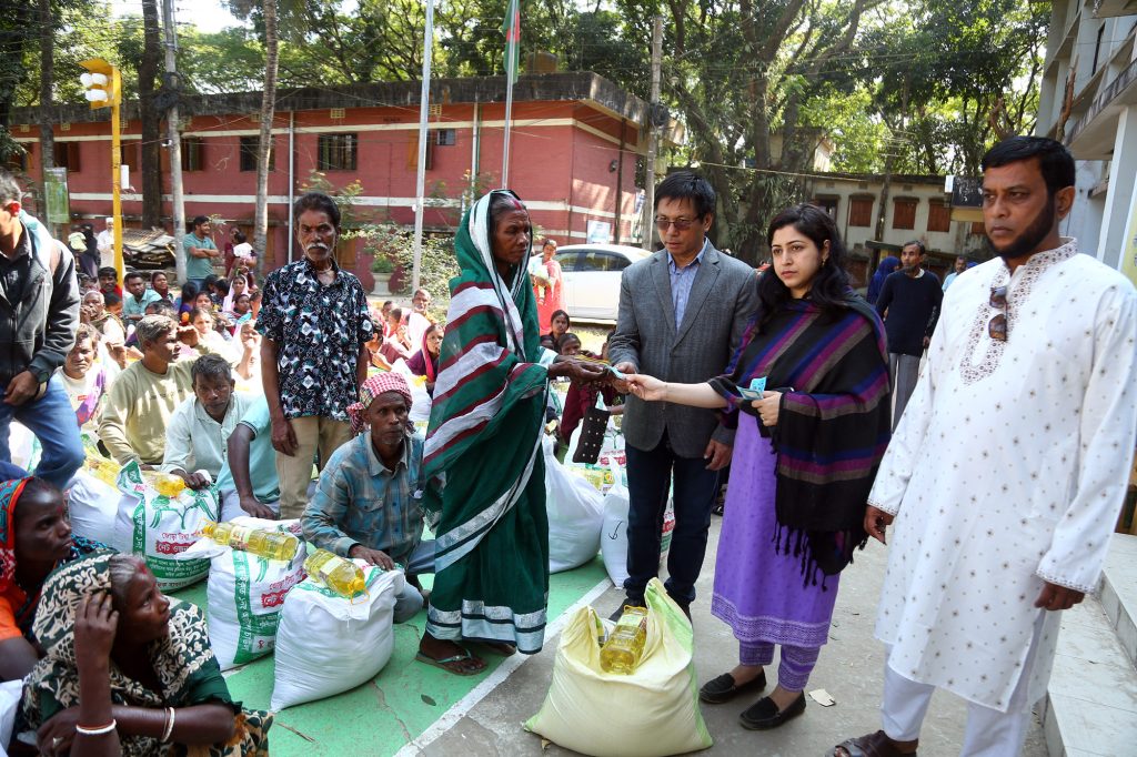 চা শ্রমিকদের খাদ্য সহায়তা দিল একডো uno sddar