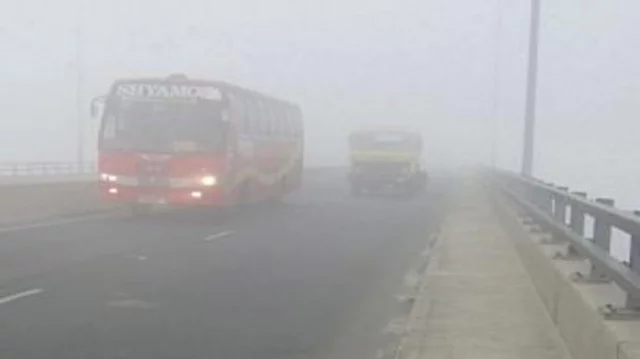 সিলেট-ঢাকা মহাসড়কে কুয়াশায় বাড়ছে দুর্ঘটনার ঝুঁকি