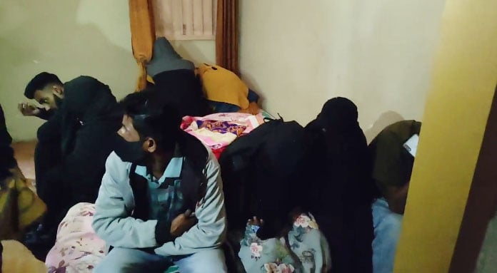 রিসোর্টে জনতার হাতে ধরা পড়লো ১৬ শিক্ষার্থী, ৮ জনের বিয়ে