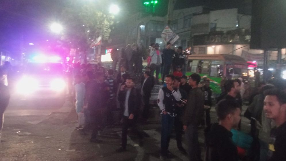 রাজধানীতে শিক্ষার্থীদের সড়ক অবরোধ, তীব্র যানজট