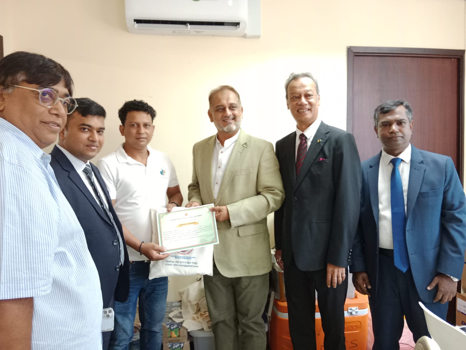 তারুণ্যের উৎসব ২০২৫ নতুন বাংলাদেশ গড়ার লক্ষ্যে বাংলাদেশ হাইকমিশন, পোর্ট লুইস কর্তৃক স্বেচ্ছায় রক্তদান কর্মসূচীর আয়োজন