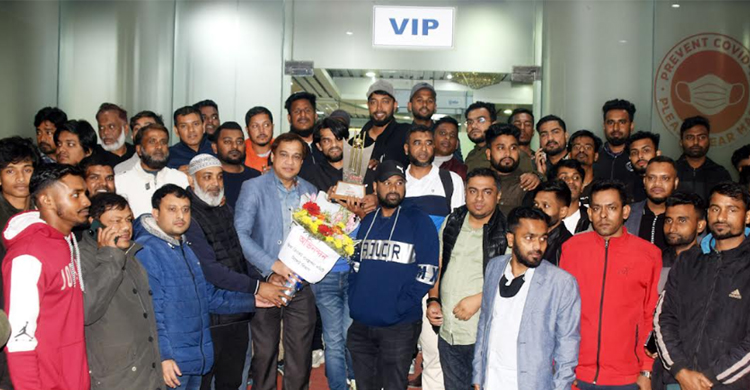 বিমান বন্দরেই জিয়া ক্রিকেট টুর্নামেন্টের সিলেট দলকে সংবর্ধনা