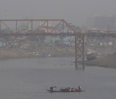 সিলেট ঘন কুয়াশায় আচ্ছন্ন,বাড়ছে শীত, দুর্ভোগে বয়স্ক ও শিশুরা