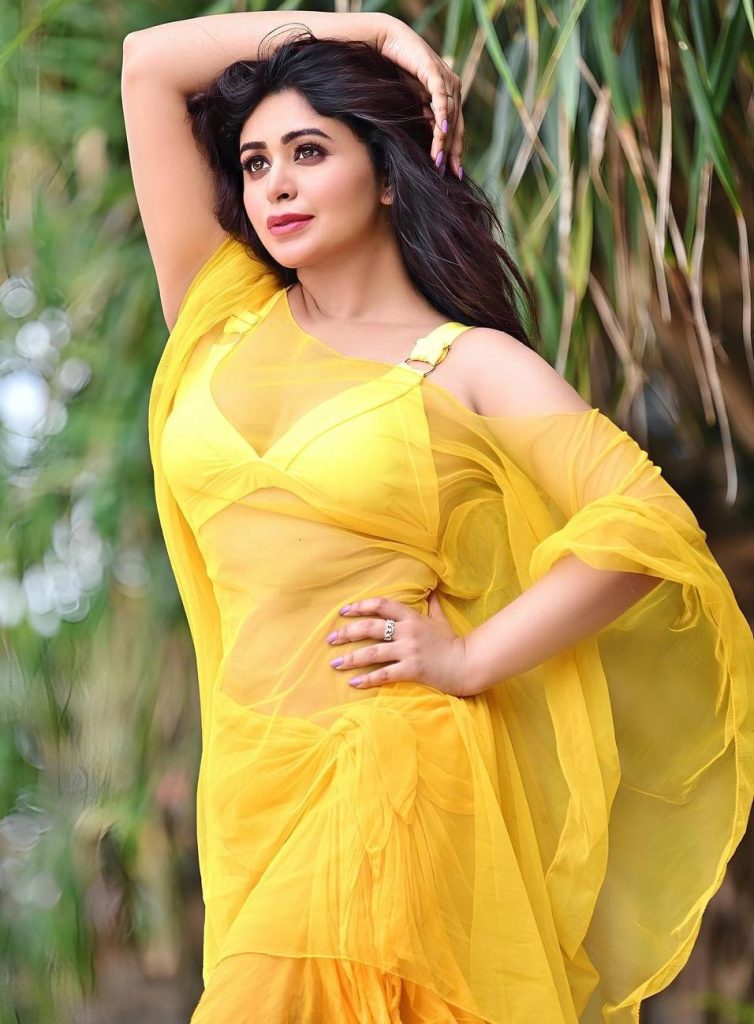 অভিনেত্রী ঋতাভরী চক্রবর্তী