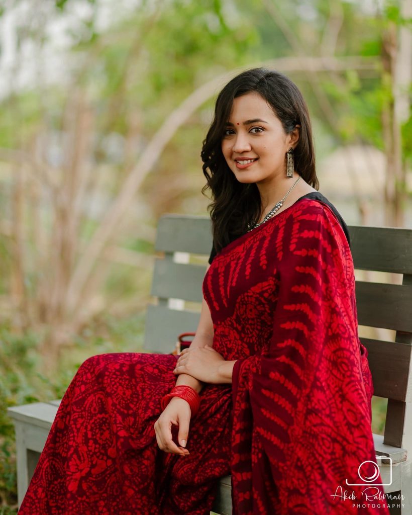 অভিনেত্রী আইশা খান