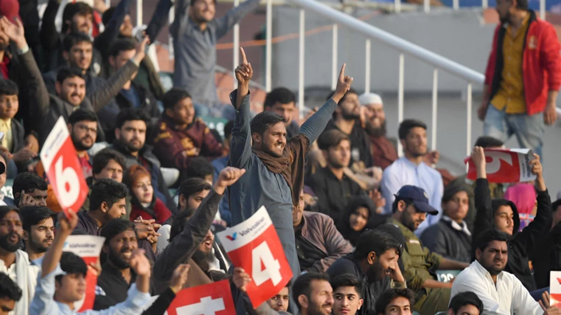 গ্যালারিতে বিনা মূল্যেই ইফতার পাবেন দর্শকরা