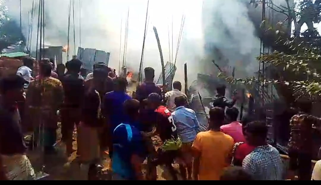 শান্তিগঞ্জে গ্যাস সিলিন্ডারের আগুনে পুড়ল বসতঘর