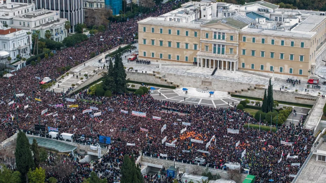 ভয়াবহ ট্রেন দুর্ঘটনার দ্বিতীয় বার্ষিকীতে গ্রিসে সরকারের বিরুদ্ধে ব্যাপক বিক্ষোভ