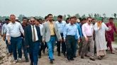 শান্তিগঞ্জে হাওরে নির্মাণাধীন সড়কের কাজ পরিদর্শন করলেন দুর্যোগ ও ত্রাণ সচিব