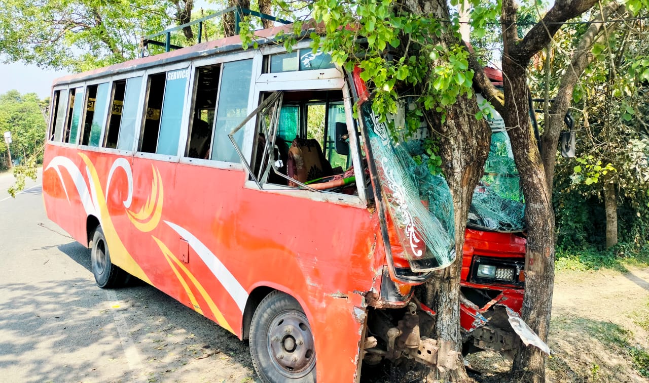 শান্তিগঞ্জে দুই বাসের সরাসরি  সংঘর্ষে  আহত ১৭