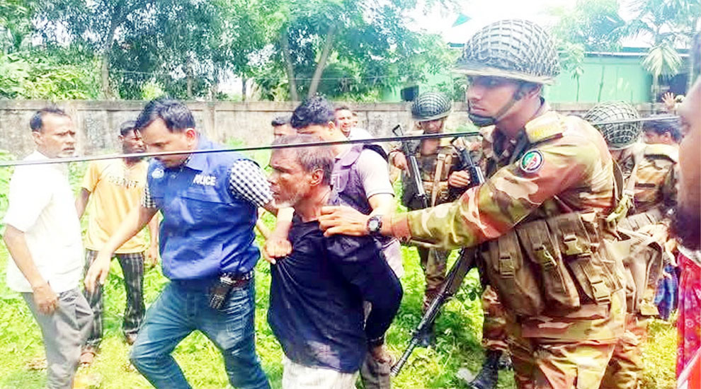 মৌলভীবাজারে মাদরাসায় হা ম লা, অ স্ত্র সহ আটক ৩