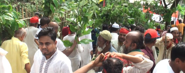 সিলেটে ‘লাকড়ি তোড়া’ উৎসবে ভক্তদের ঢল