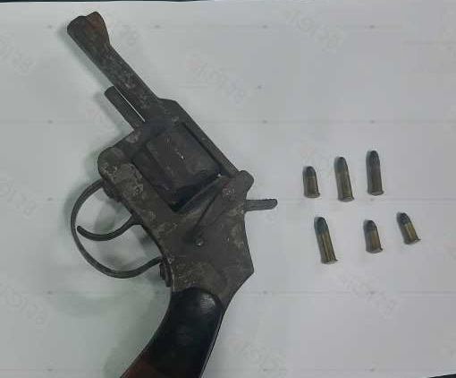 এলডিপি নেতার দোকান লুট ও অস্ত্র উদ্ধার