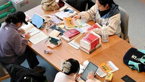 ঋতুস্রাবে ছুটি চাওয়ায় কর্তৃপক্ষের কাণ্ড!