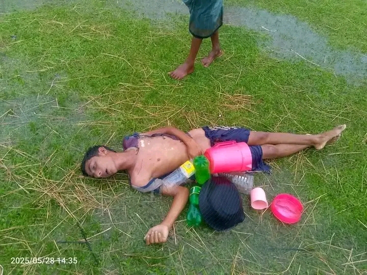 বাবাকে খাবার দিতে গিয়ে বজ্রপাতে স্কুলছাত্রের মৃত্যু