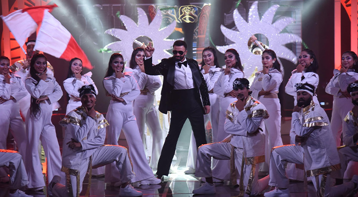 প্রথমবার আনন্দমেলায় শাকিব খান, নাচলেন পূজা-দীঘিরা