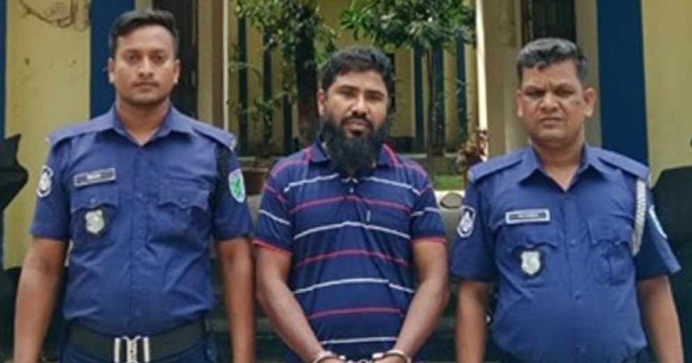 মসজিদের ব্যাটারি চু*রি তার নেশা