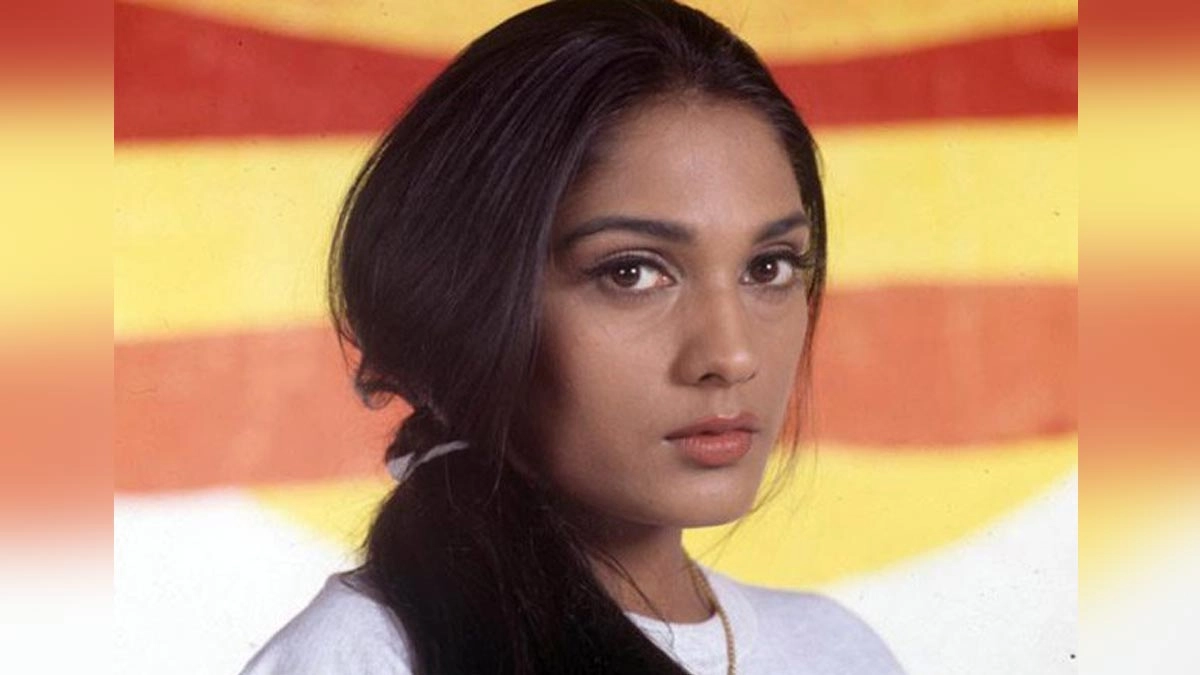 নিজের মূত্র পান করে অভিনেত্রী বললেন, ‘অমৃত’