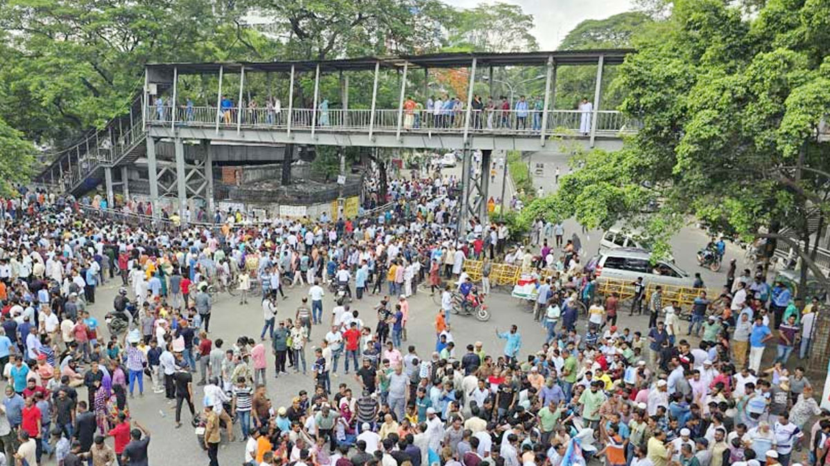 ইশরাক সমর্থকদের দখলে মৎস্য ভবন-কাকরাইল