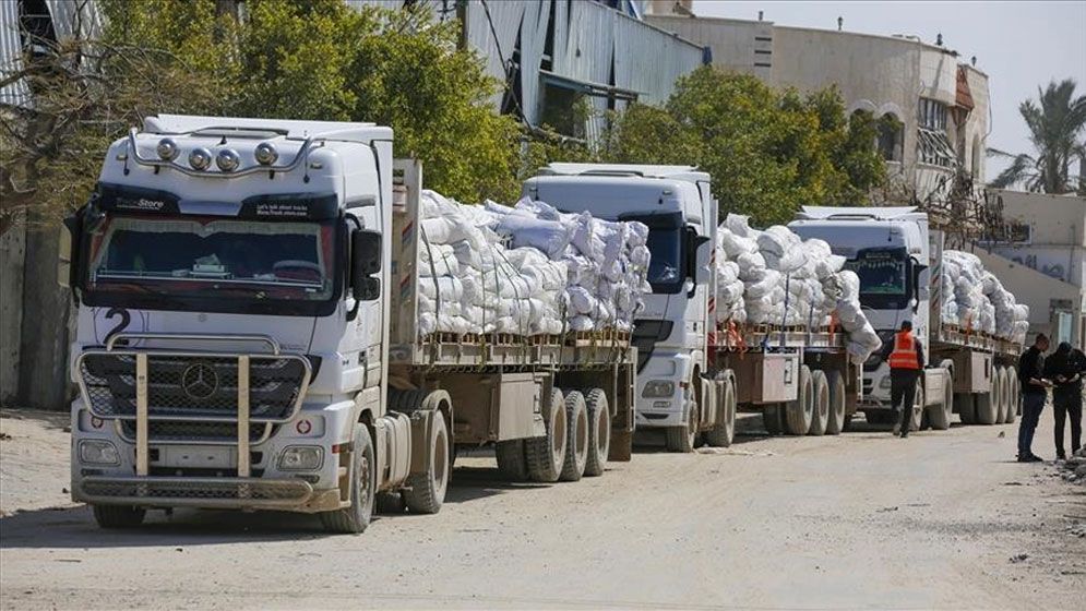 অবশেষে গাজায় প্রবেশ করছে ত্রাণবাহী ট্রাক